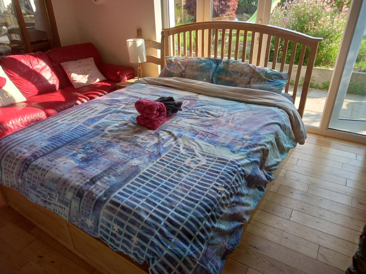 No 9 Manor Way Apartment Carmarthen Bagian luar foto