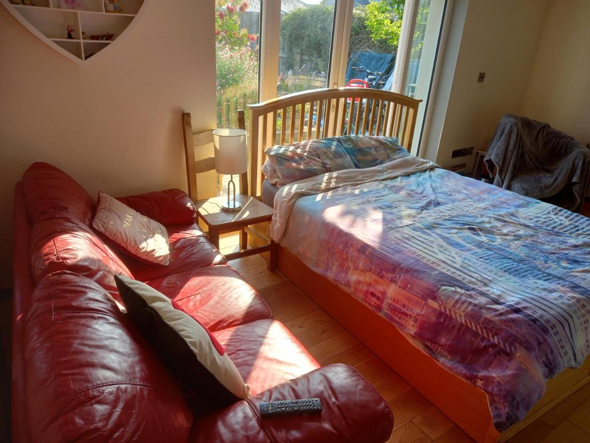 No 9 Manor Way Apartment Carmarthen Bagian luar foto